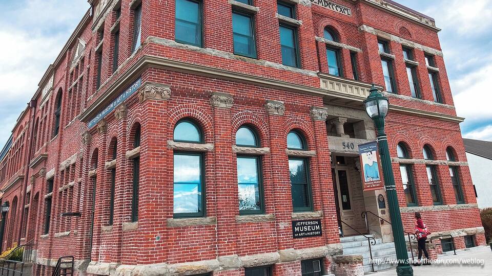 Again, this is is really called the Jefferson Museum of Art and History, but, to-may-to, to-mah-to, take your pick.
A nice turn-of-the-century brick building with some art deco flourishes which add a certain playfulness to the design.