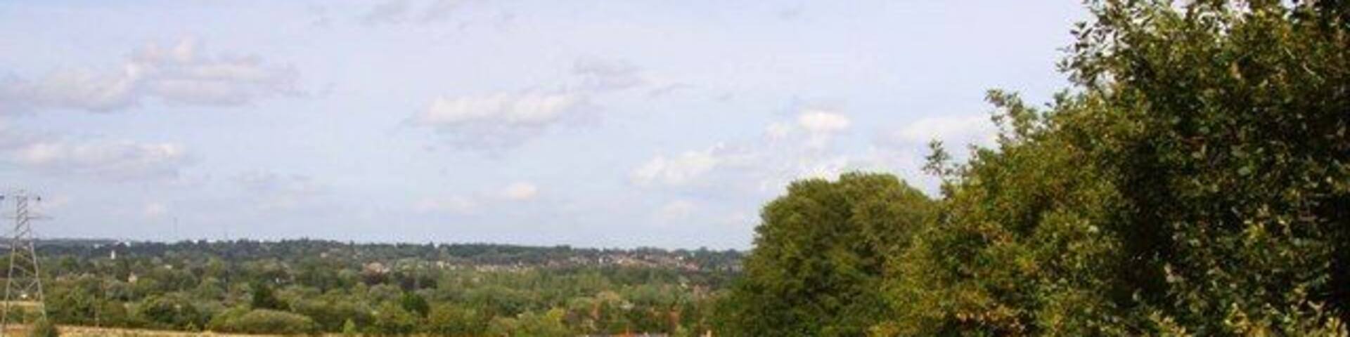 Chilswell Path alongside a field