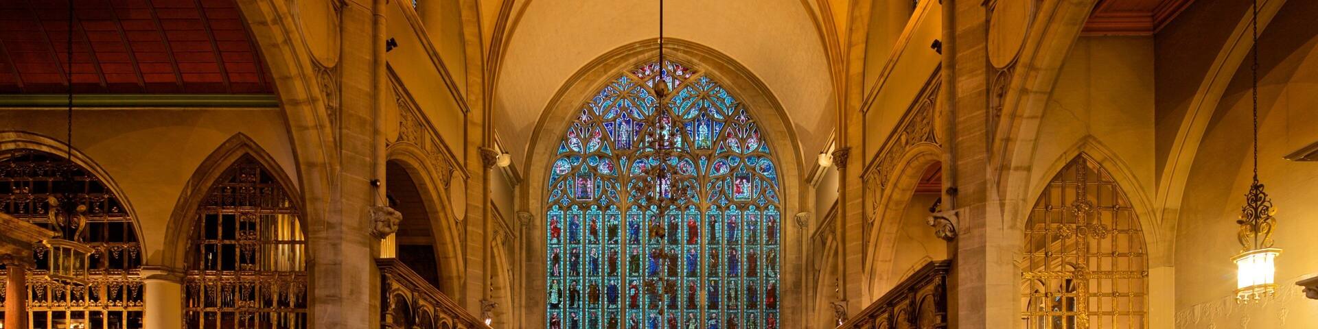 Chelsea showing interior views, a church or cathedral and heritage elements