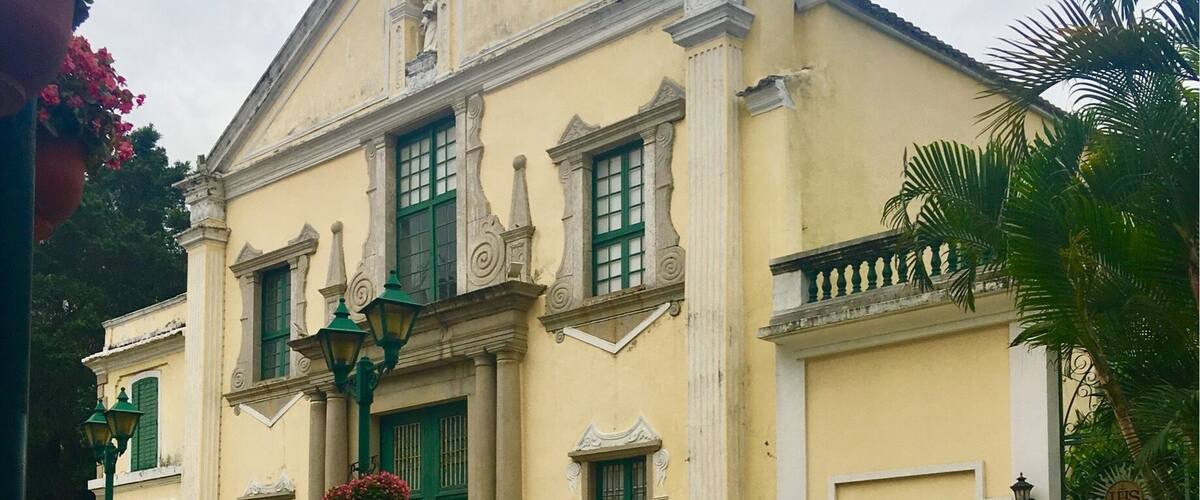 St Lawrence's church built by Portuguese missionaries in the historic centre of Macau in 1560.
More at: http://wp.me/p7CVI8-15p
#macau #portuguesearchitecture #china #travel #traveler #traveling #travelblogger #iphonephotography #iphone6splus #mariadasstheworld