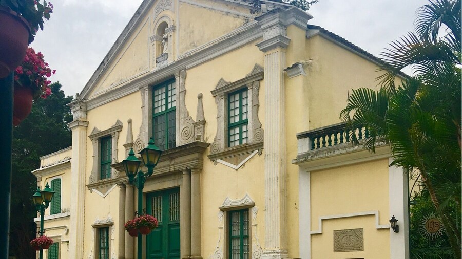 St Lawrence's church built by Portuguese missionaries in the historic centre of Macau in 1560.
More at: http://wp.me/p7CVI8-15p
#macau #portuguesearchitecture #china #travel #traveler #traveling #travelblogger #iphonephotography #iphone6splus #mariadasstheworld