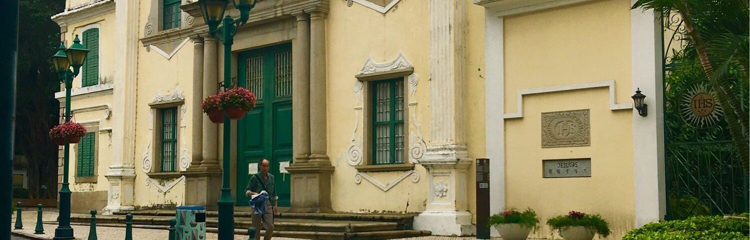 St Lawrence's church built by Portuguese missionaries in the historic centre of Macau in 1560.
More at: http://wp.me/p7CVI8-15p
#macau #portuguesearchitecture #china #travel #traveler #traveling #travelblogger #iphonephotography #iphone6splus #mariadasstheworld