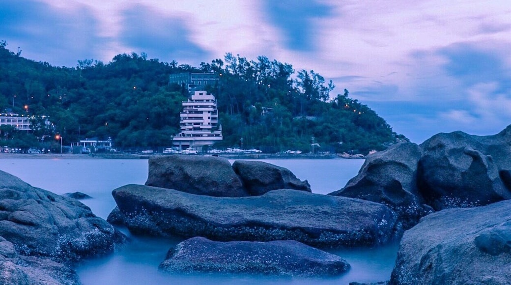 I’m expecting more compositions while chasing the sunset but i was failed, then i found this spot with the background of Cheoc van beach and the white house apartel.. #BVSBlue