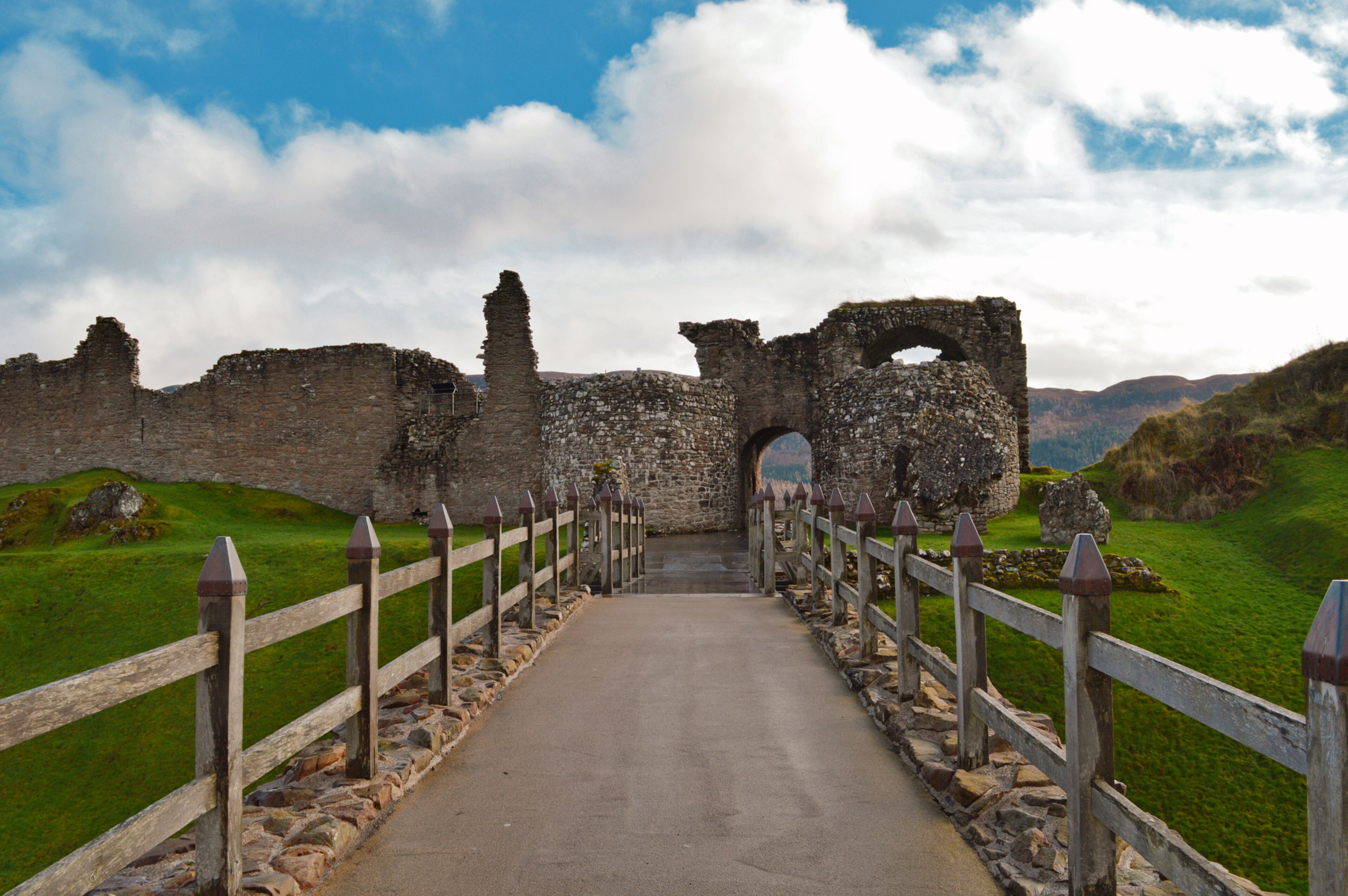 Urquhart Castle Inverness, Shutterstock ID 1223121736, Purchase Order: SP-1506 Go Guides, Order Number: , Client/Licensee: Faa Praharnpap, Other: Hcom budget