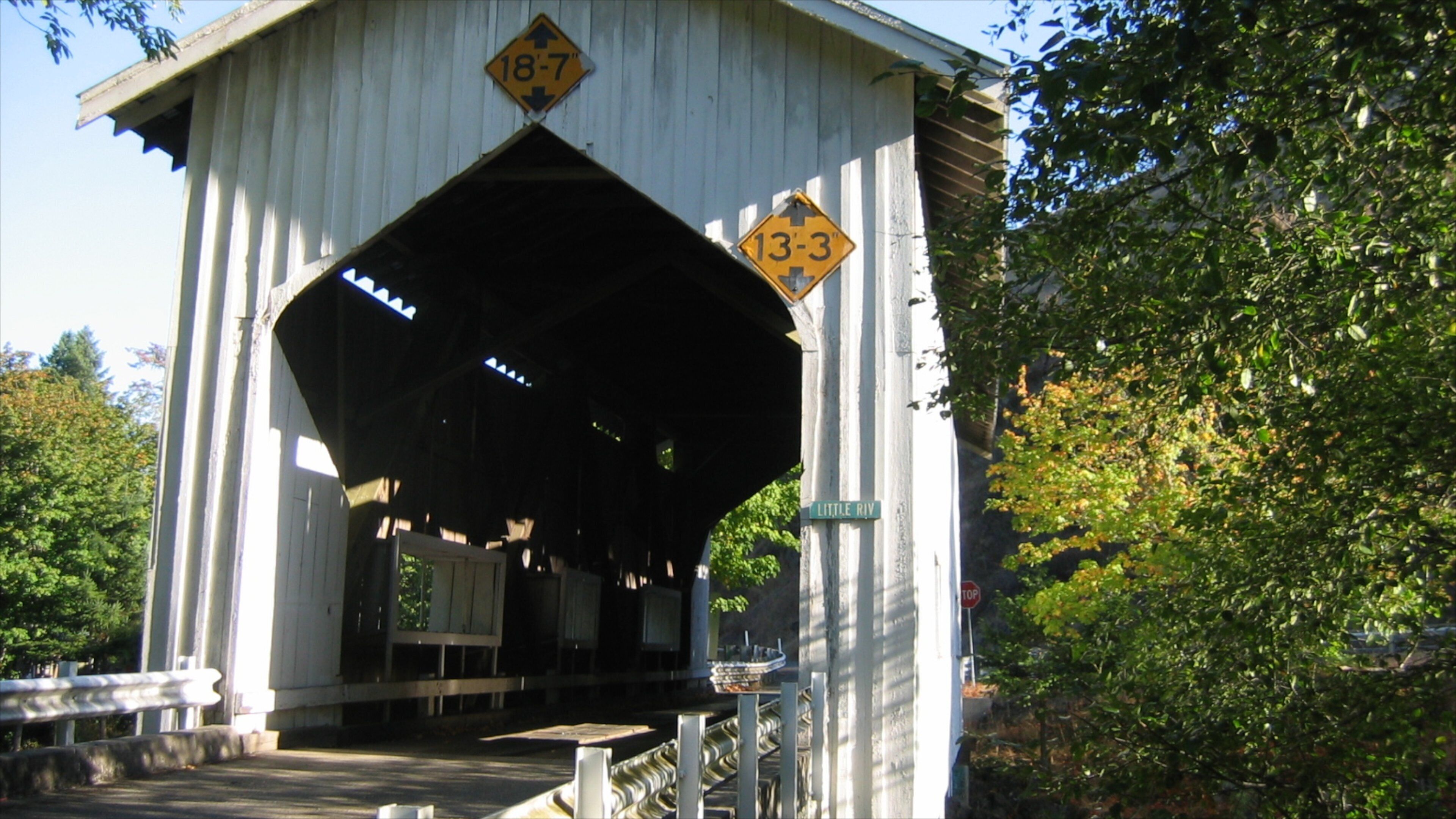 Roseburg fasiliteter samt bro