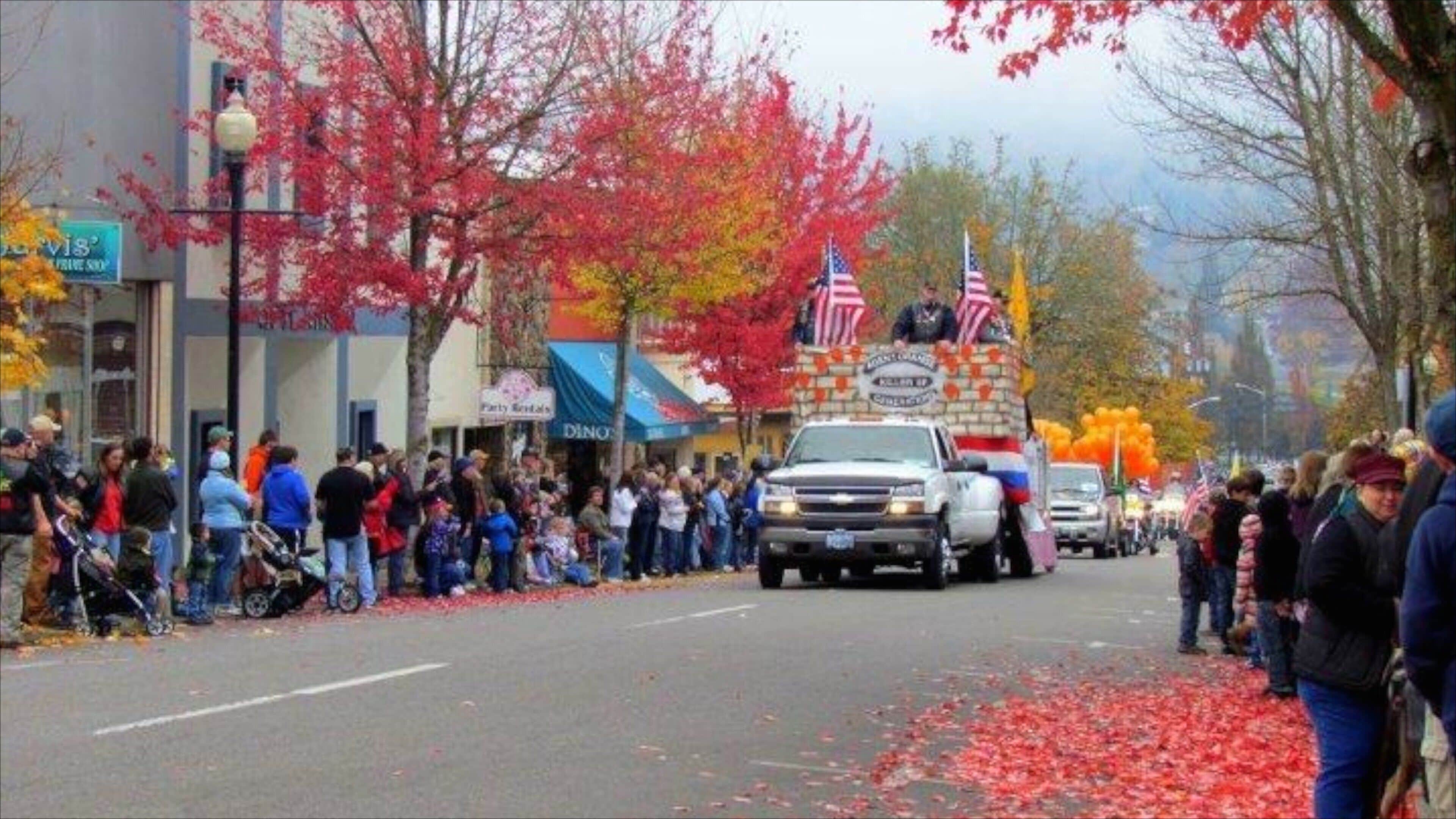 Roseburg featuring autumn leaves, a festival and street scenes