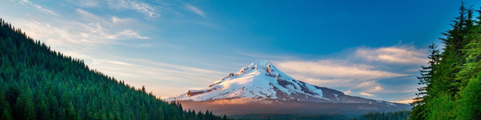 Volcano mountain Mt. Hood, in Oregon, USA