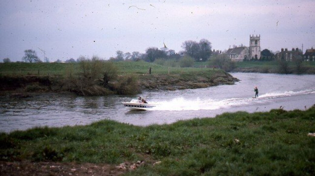 River Ouse at Cawood with Cawood Church Water ski-ing on the River Ouse used to be quite popular. This picture, from near the bridge, shows the bend of the river and Cawood Church in the background.