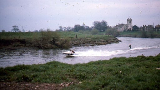 River Ouse at Cawood with Cawood Church Water ski-ing on the River Ouse used to be quite popular. This picture, from near the bridge, shows the bend of the river and Cawood Church in the background.