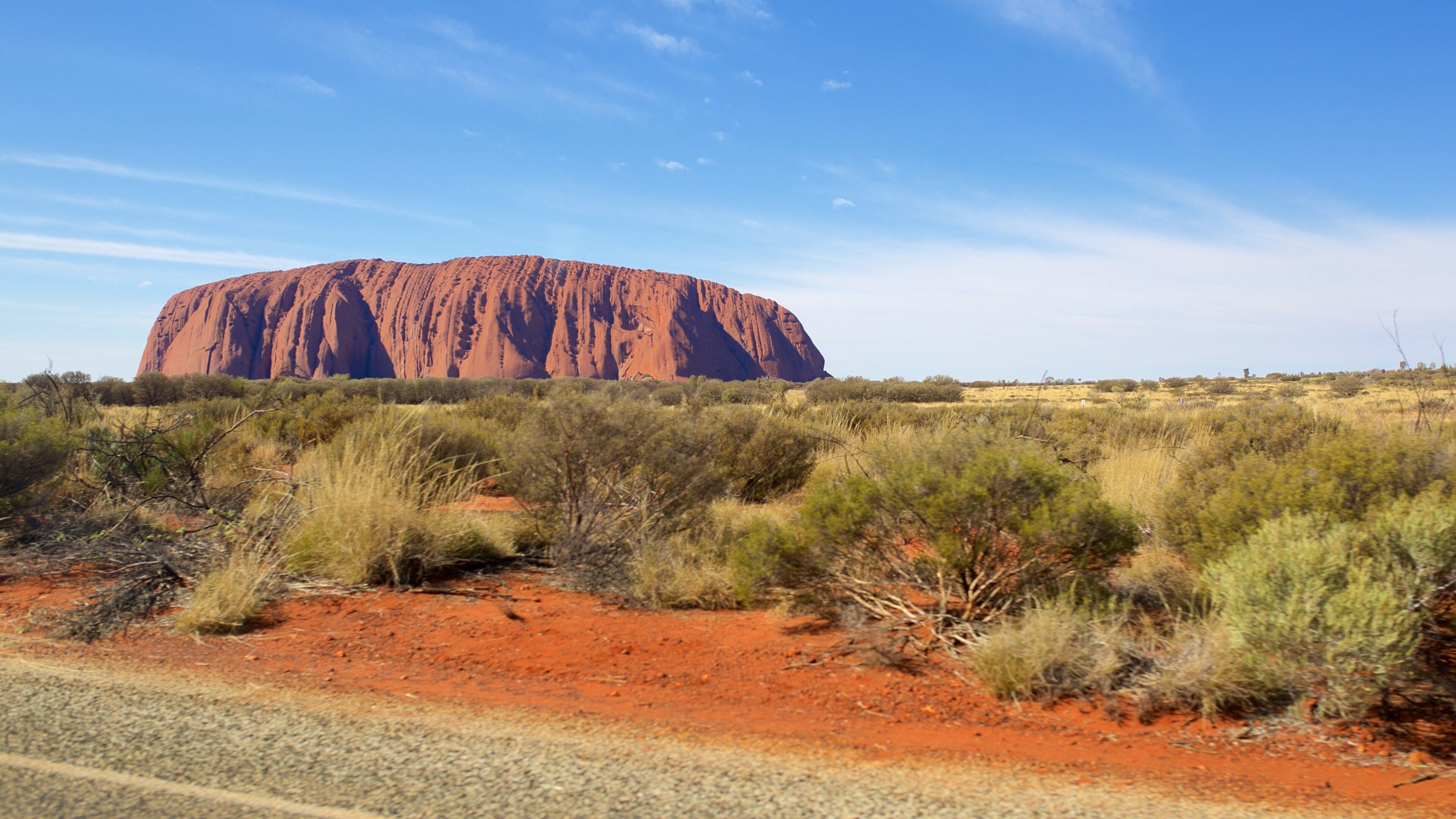 Uluru-Kata Tjuta National Park showing desert views