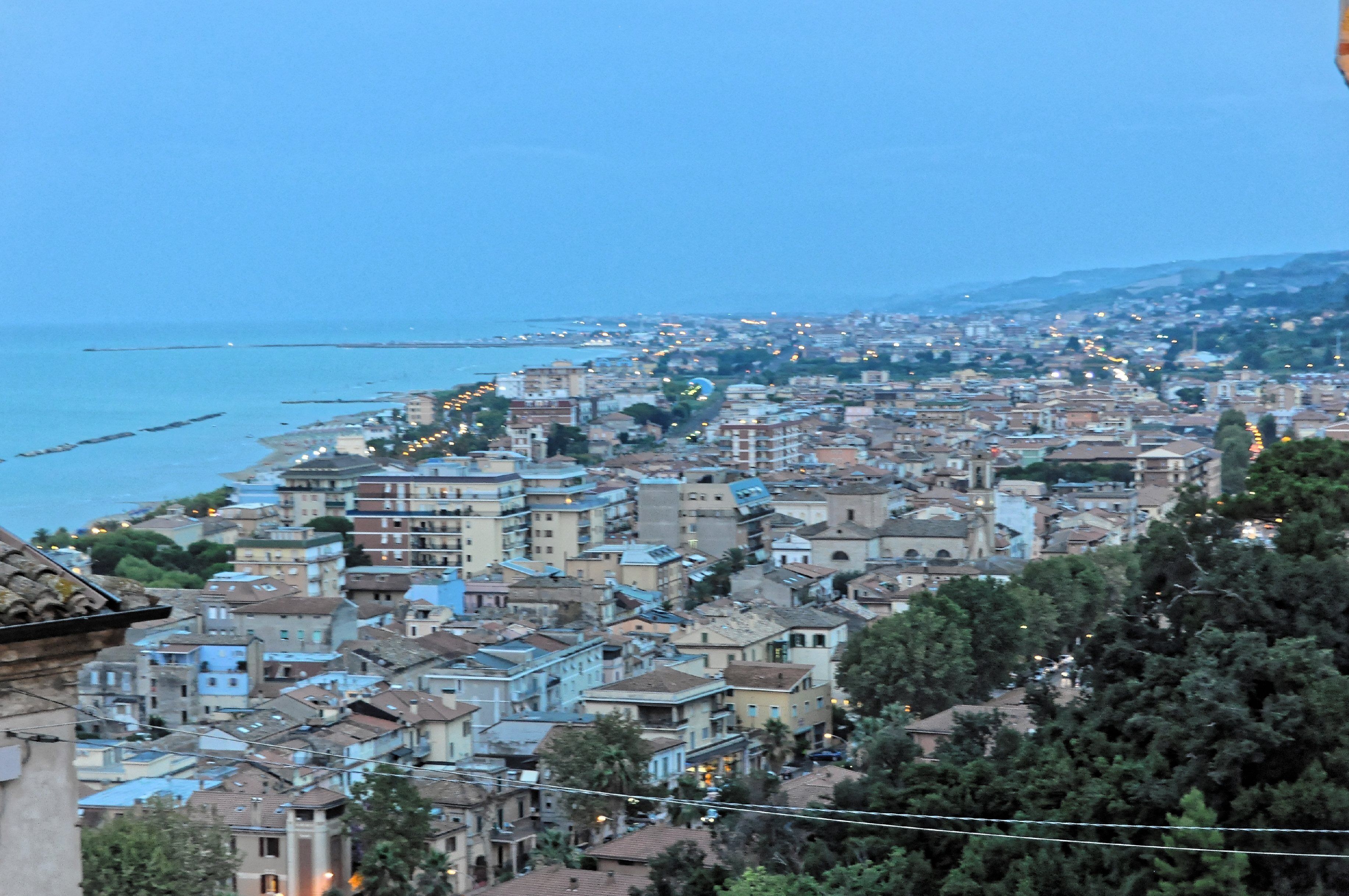Grottammare 2013 Dieses Foto entstand in Zusammenarbeit mit Stadtbesichtigungen.de Die Seiten Stadtbesichtigungen.de, der dazugehörige Reise Blog sowie die Facebookseite: Stadtbesichtigungen Rom dürfen dieses Bild für Ihre Veröffentlichungen ohne den Hinweis auf Wikipedia, Commons bzw der Lizenz verwenden. Die Verantwortlichen habe von mir (Ra Boe) die Originaldaten zur freien Verfügung übermittelt bekommen.