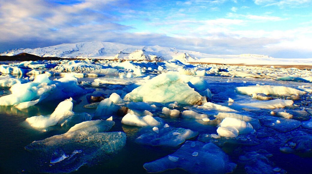 The floating icebergs at Jökulsårlón, Glacier River Lagoon... Die Another Day, Batman Begins and a few movies were shot here