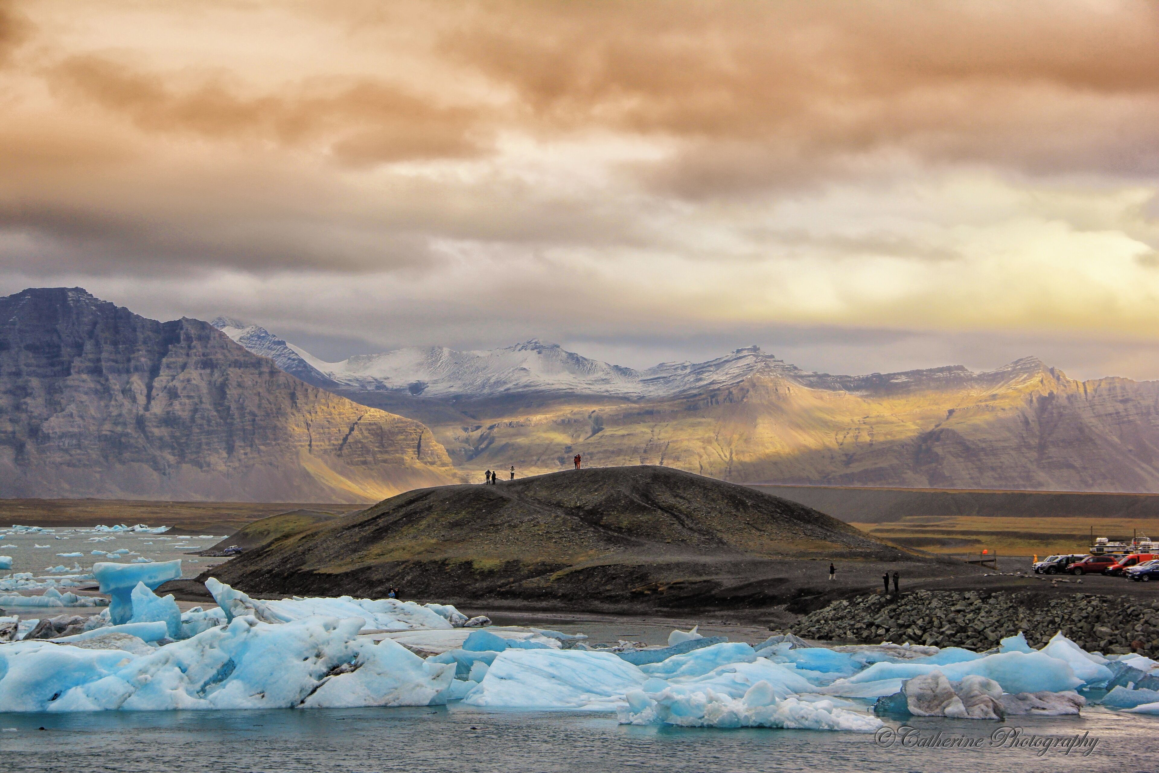 Jokulsarlon, Iceland
My 2 days stay here is not enough, wish I have planned well ahead to stay here more days. Fall in love 😍 with Jokulsarlon, Iceland #red #travel #BVSBlue #landscape #snow #hiking #nationalpark #nature #mountains