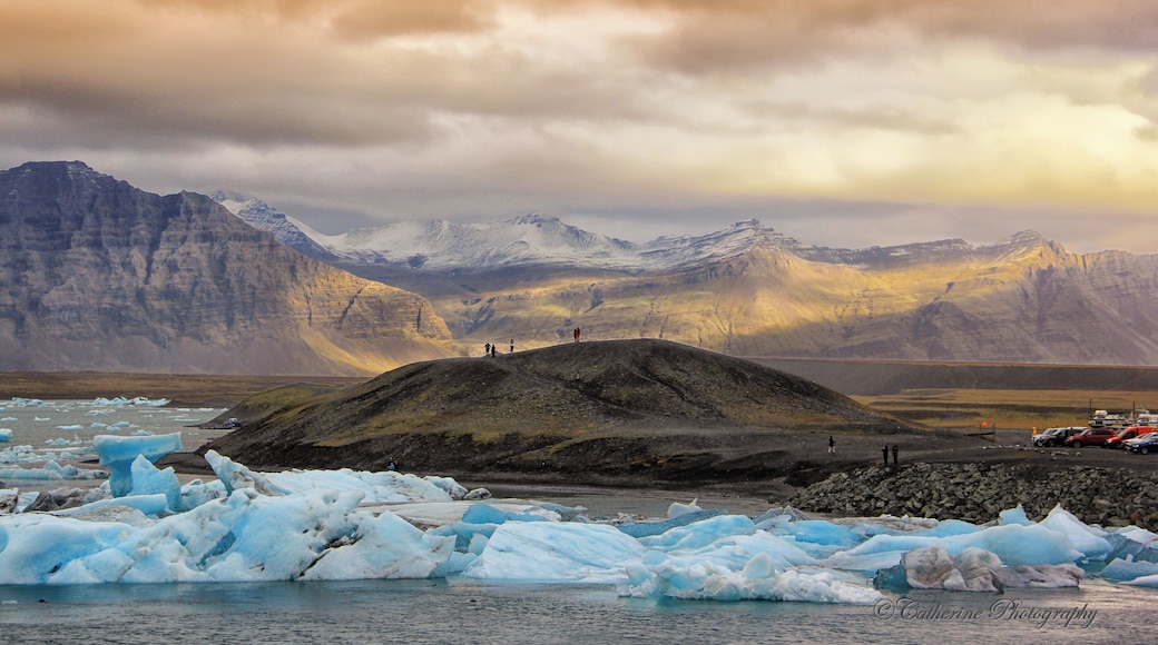 Jokulsarlon, Iceland
My 2 days stay here is not enough, wish I have planned well ahead to stay here more days. Fall in love 😍 with Jokulsarlon, Iceland #red #travel #BVSBlue #landscape #snow #hiking #nationalpark #nature #mountains