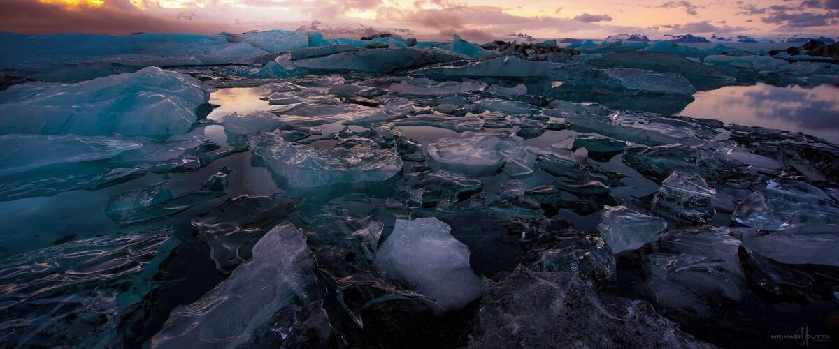 #Golden hour by the ice field, before the end of a very long day of road trip from Reykjavik to Höfn in winter. One of my favorite places in Northern Hemisphere.