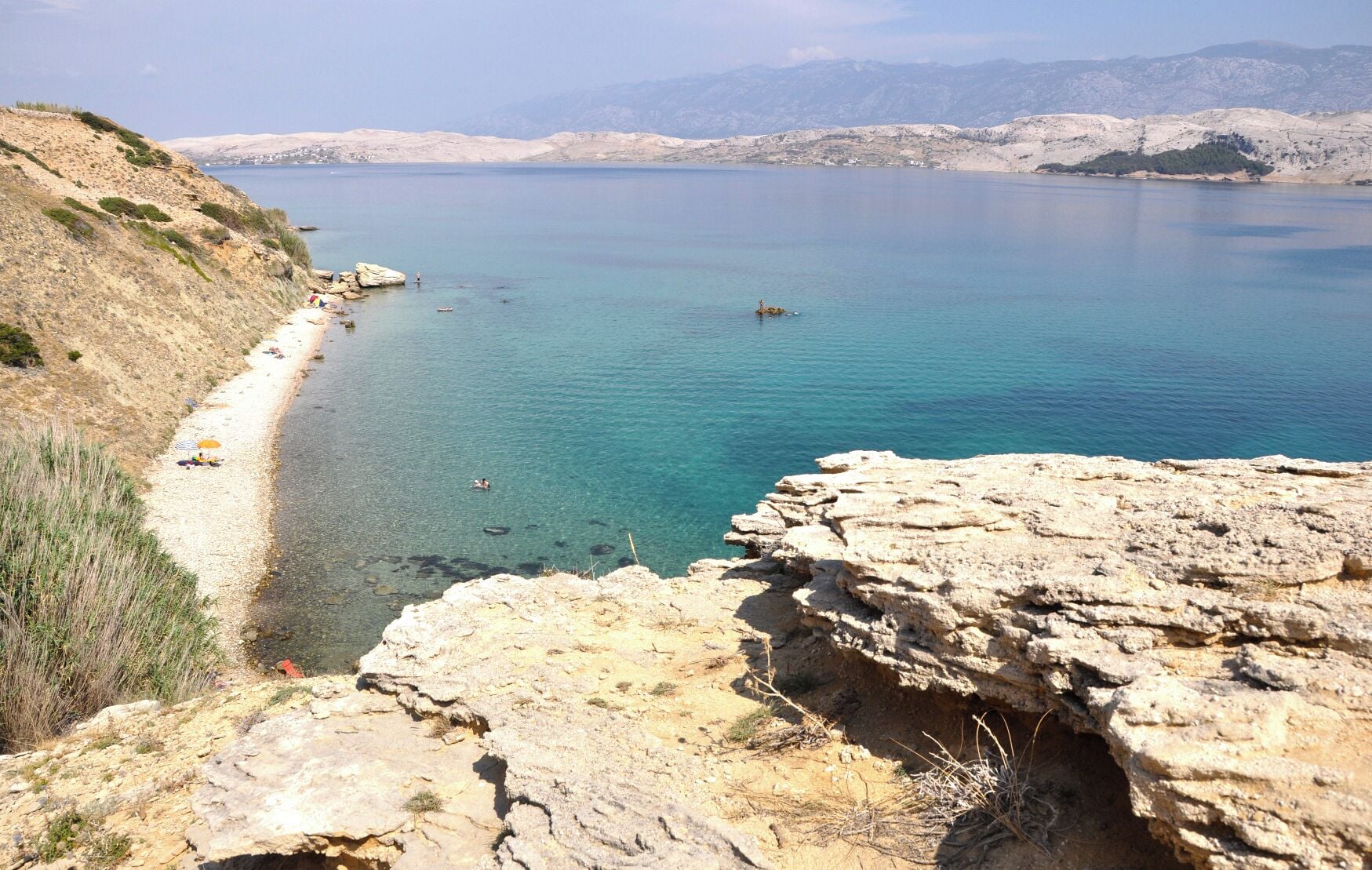 Bi rad povedo kje je ta plaža pa ne vem :) Na njo sem naletel ko sem se izgubil nekje na poti proti novalji ...


#Pag #Island #Croatia #Dalmatia #Jadran #Sea #Beach #Balkan #RoadTrip  