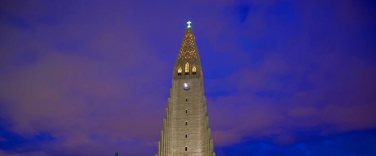Hallgrímskirkja is one of the most impressive architecture I’ve ever seen in my lifetime. It’s Lutheran (Church of Iceland) parish church in Reykjavík, Iceland. At 74.5 metres (244 ft) high, it is the largest church in Iceland and among the tallest structures in the country. The church is named after the Icelandic poet and clergyman Hallgrímur Pétursson (1614–1674), author of the Passion Hymns. (Wikipedia)
#Iceland #Reykjavik #church #architecture #nightscape