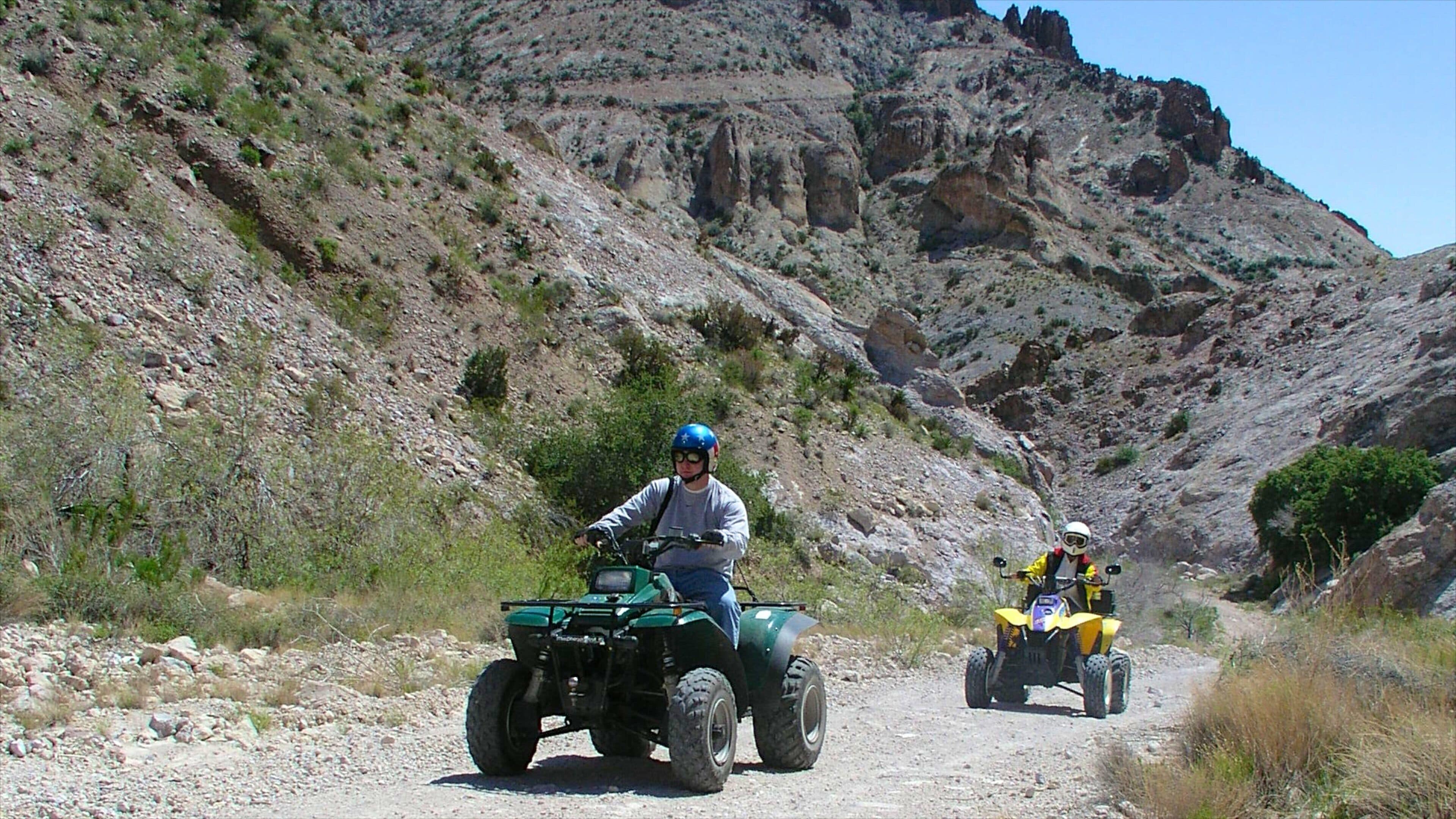 Bullhead City que incluye paseos en moto y montañas