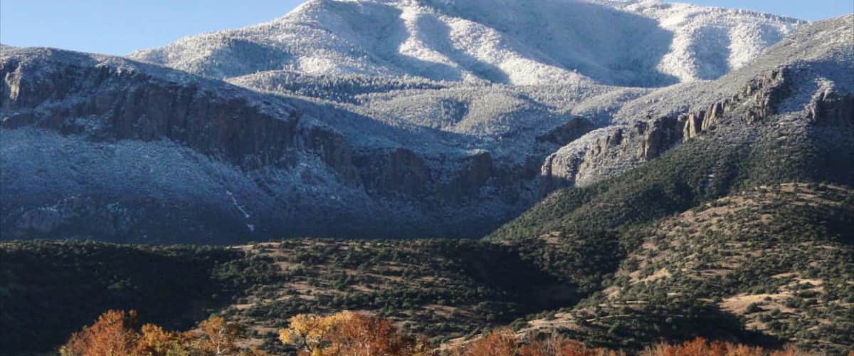 Sierra Vista showing mountains