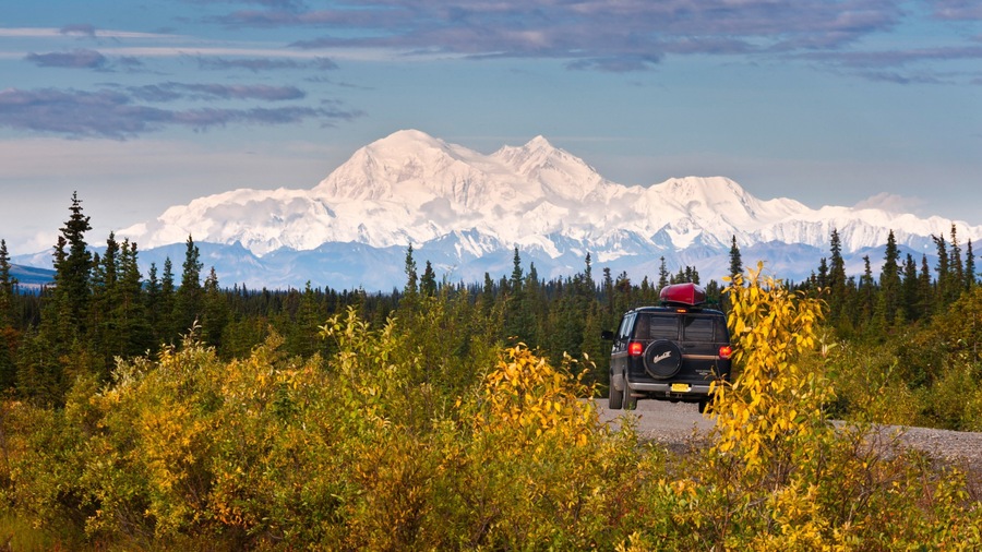 Far North Alaska featuring mountains, tranquil scenes and touring