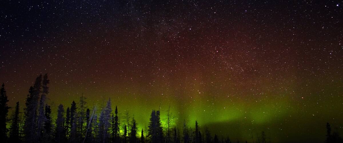 Norte do Alasca caracterizando cenas noturnas, aurora boreal e linha do horizonte