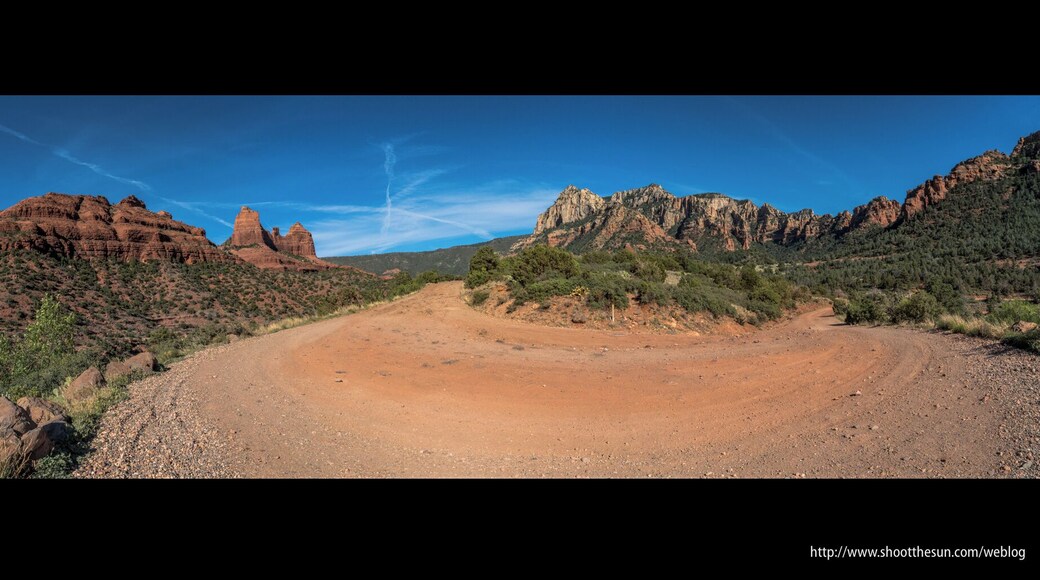 The Munds Wagon Trail zig-zags across the wide, dirt road that ferries jeeps and off-road vehicles and their passengers comfortably to the top of the canyon.
Truth be told, there are only about three places where you need to cross, but the trail itself follows the road rather closely for long stretches. At those points, you're never more than fifty feet from the road itself -- which can be a bit of an encumbrance when the dust is rolling high.
For the most part, though, you'll be left alone to enjoy the vistas all by yourself. And, believe it or not, the road is often the best place to see them.