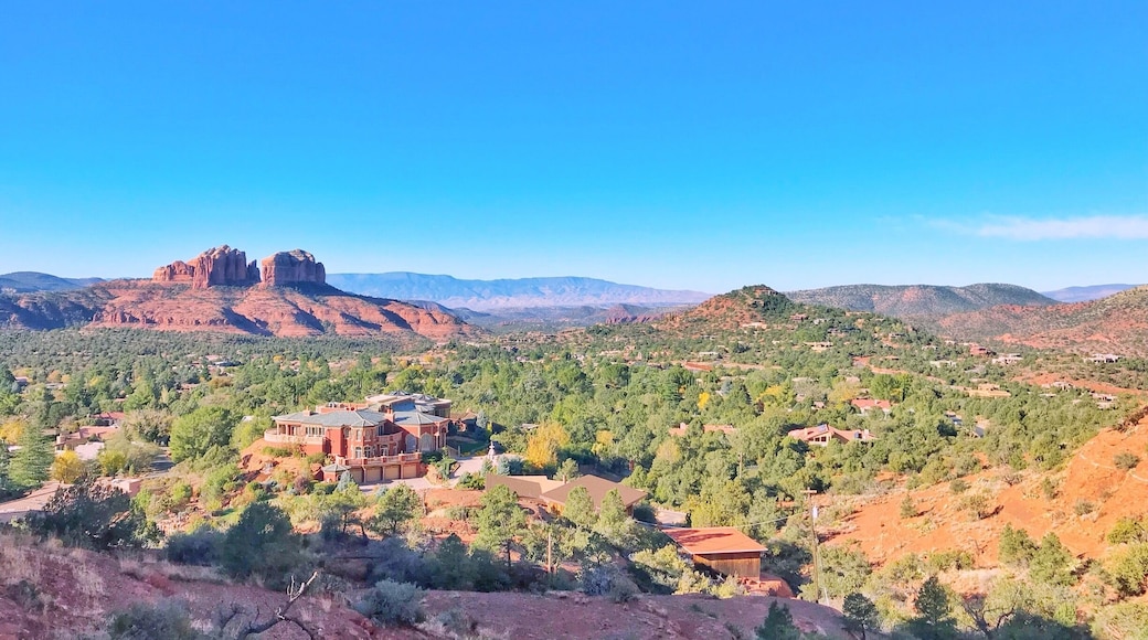 The view from the chapel.. That mansion and the view.. breathtaking! 😊