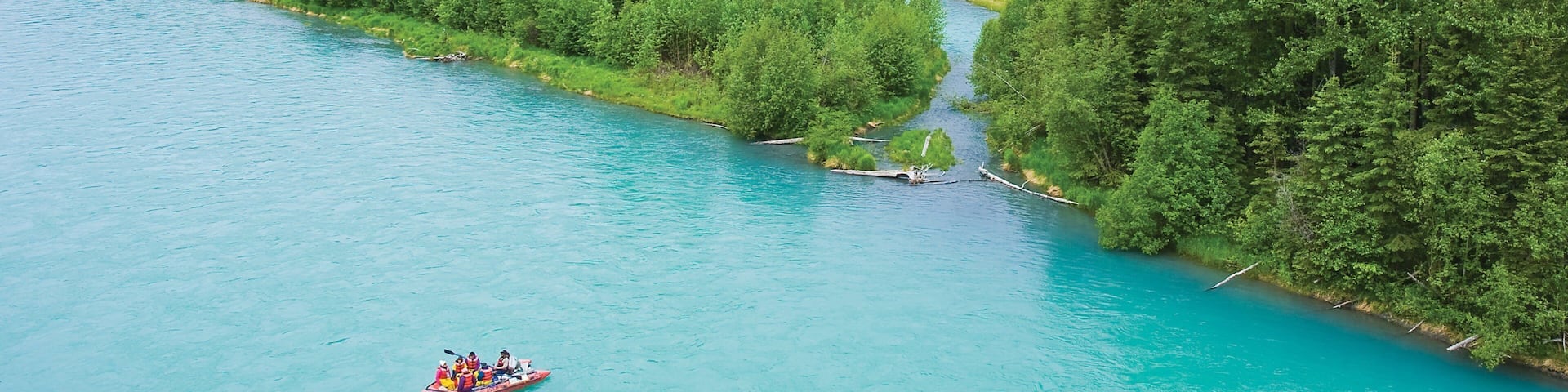 Península Kenai que incluye un lago o abrevadero, rafting y montañas