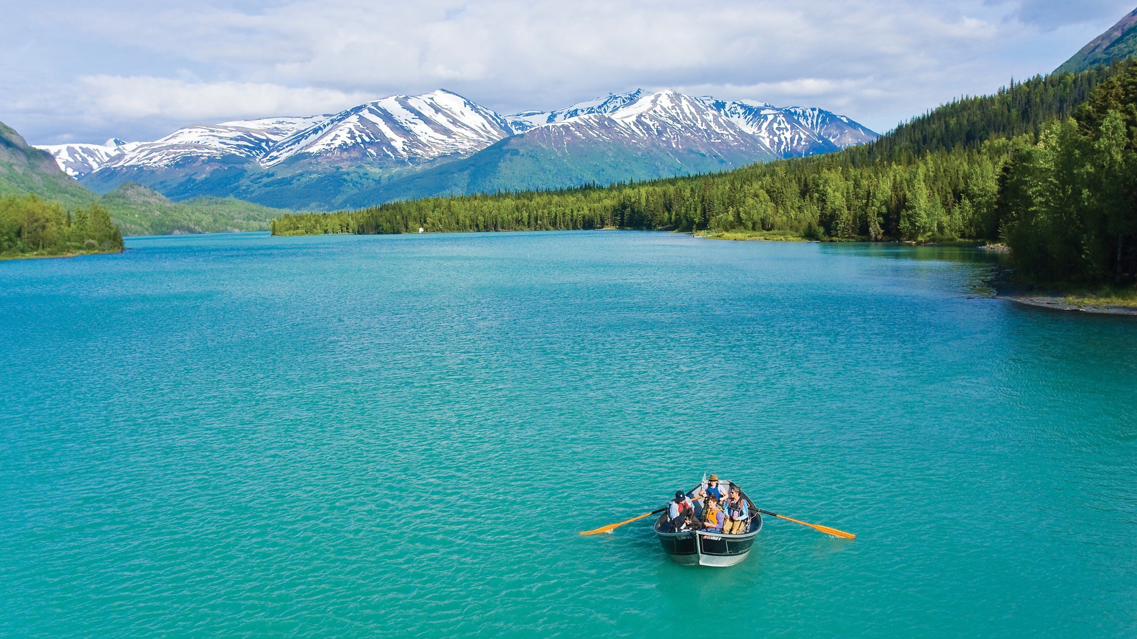 Kenai Peninsula showing mountains, boating and a lake or waterhole