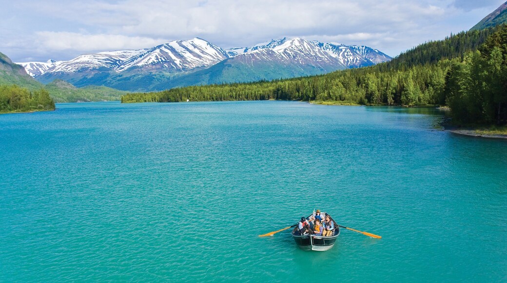 Kenai Peninsula showing mountains, boating and a lake or waterhole