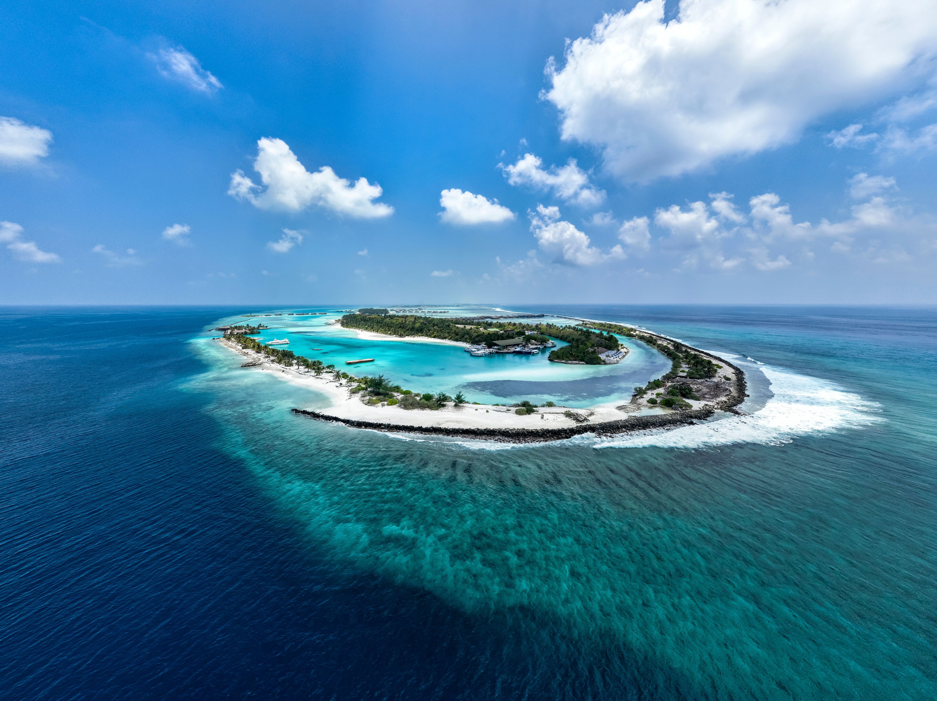 Maldives, Kaafu Atoll, Aerial view of Lankanfushi island
