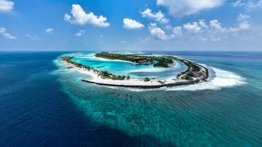 Maldives, Kaafu Atoll, Aerial view of Lankanfushi island