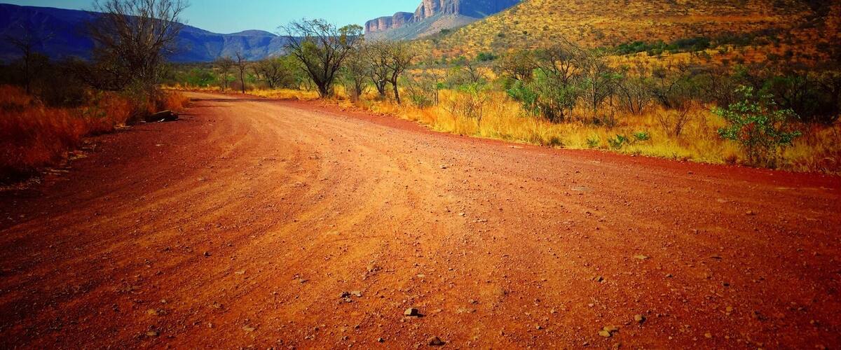 Driving around on this red gravel made us feel more like being back in Australia rather than on safari in South Africa đ #red #southafrica #africa #safari