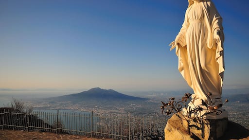 Madonna di San Michele a Monte Faito - Vesuvio sullo sfondo
