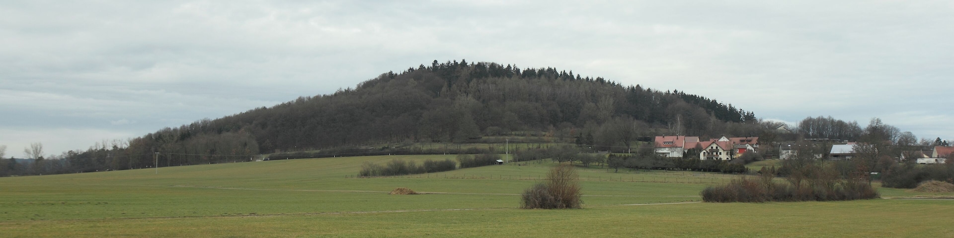 Burgstall Stauf - Ansicht des Staufer Berges aus südlicher Richtung