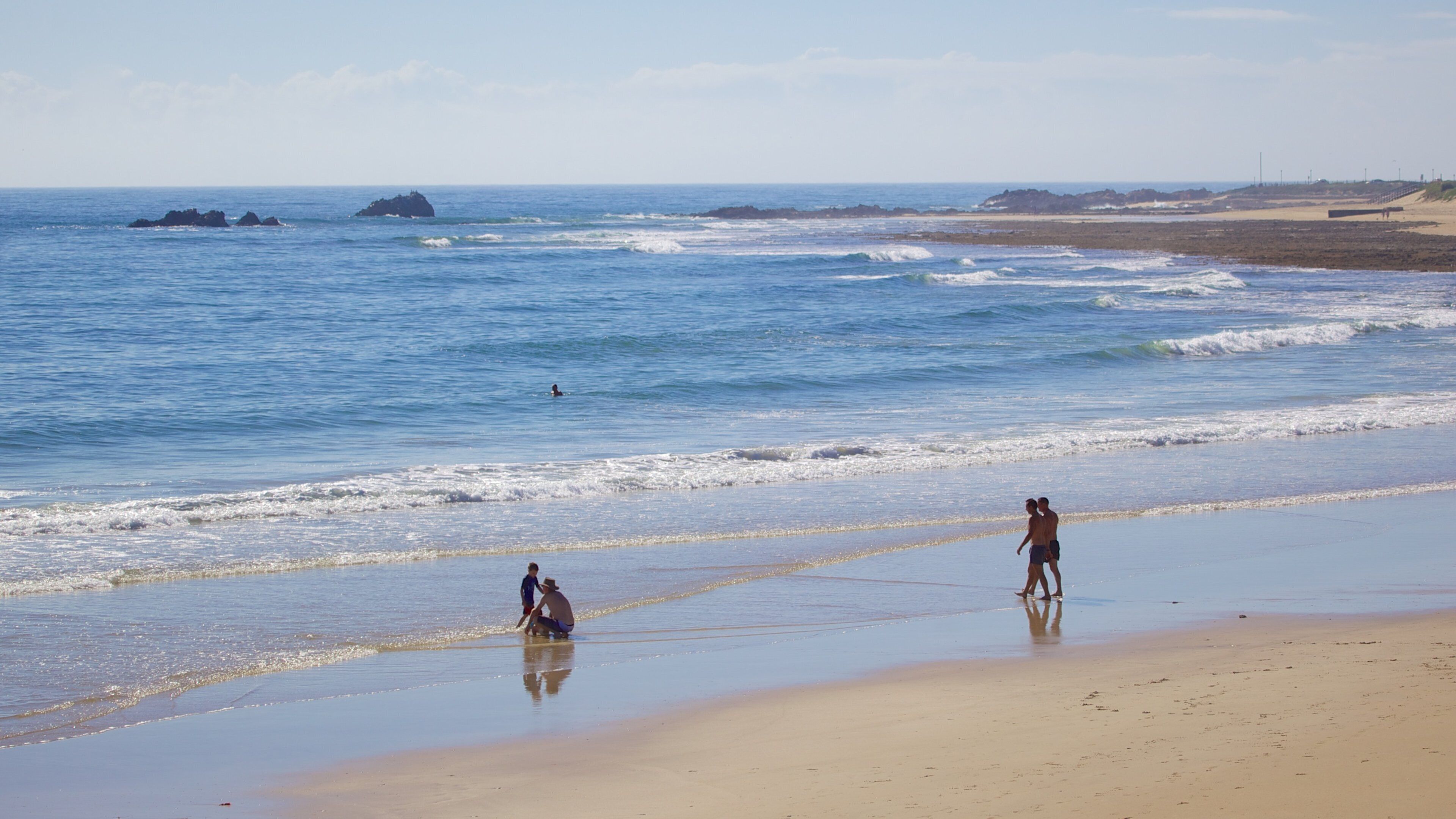 Summerstrand showing general coastal views and a beach