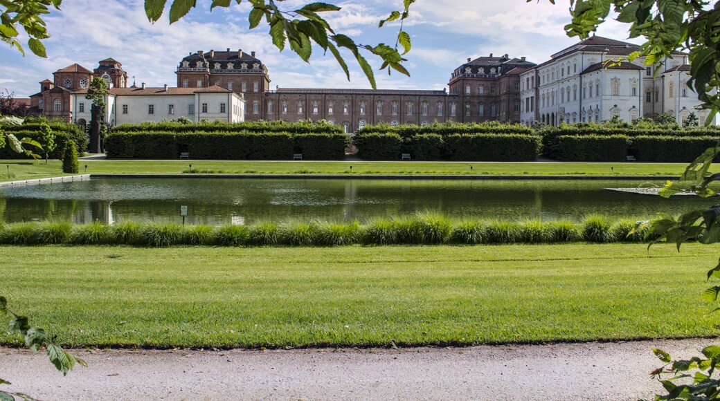 La reggia di Venaria Reale (in piemontese ël Castel 'dla Venarìa) è una delle Residenze Sabaude parte del sito seriale UNESCO iscritto alla Lista del Patrimonio dell'umanità dal 1997.