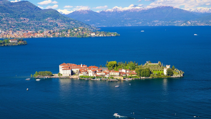 Funivia Stresa-Alpino-Mottarone which includes a small town or village, a coastal town and a lake or waterhole