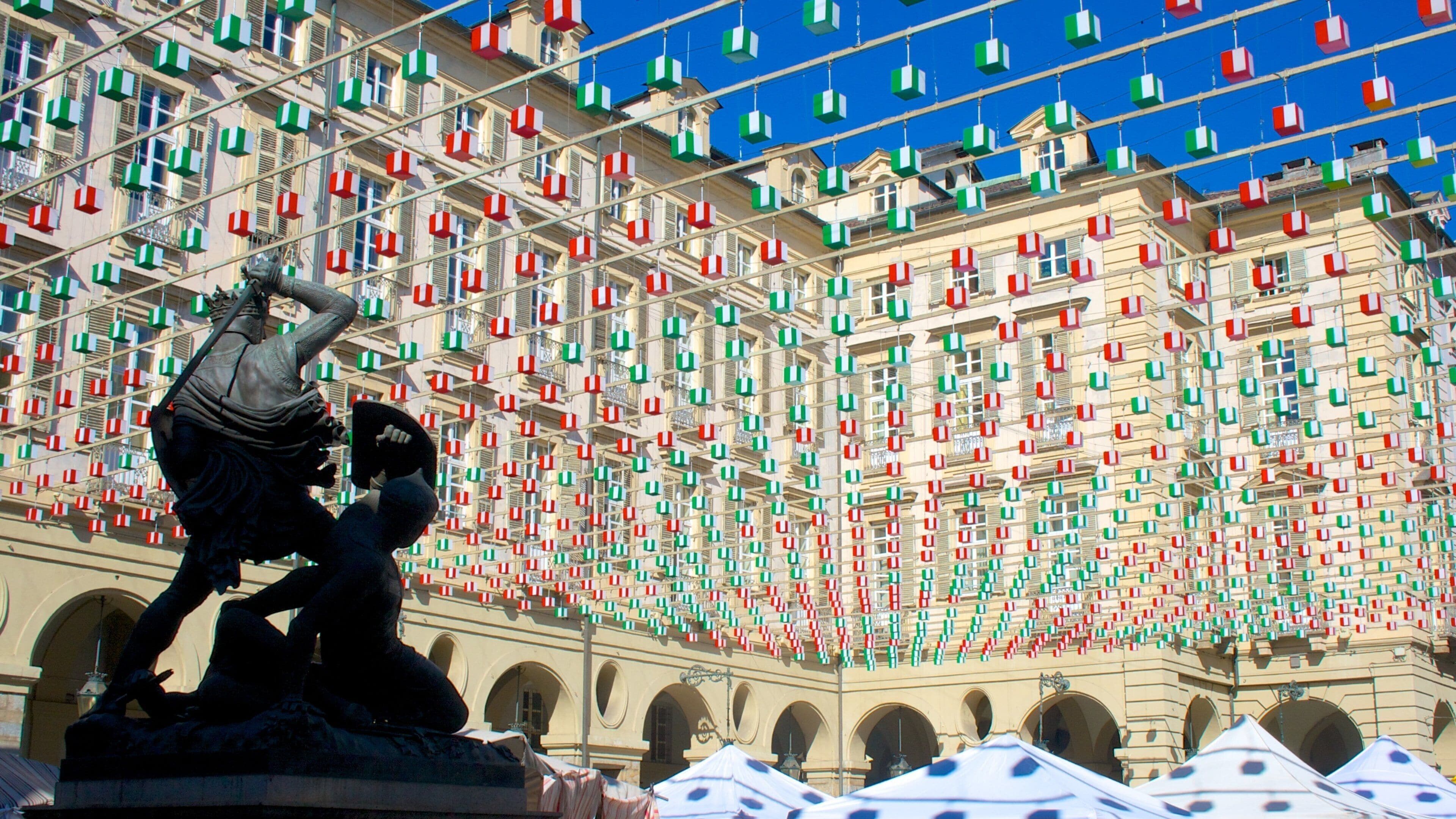 Torino som inkluderer statue eller skulptur, utendørs kunst og torg eller plass
