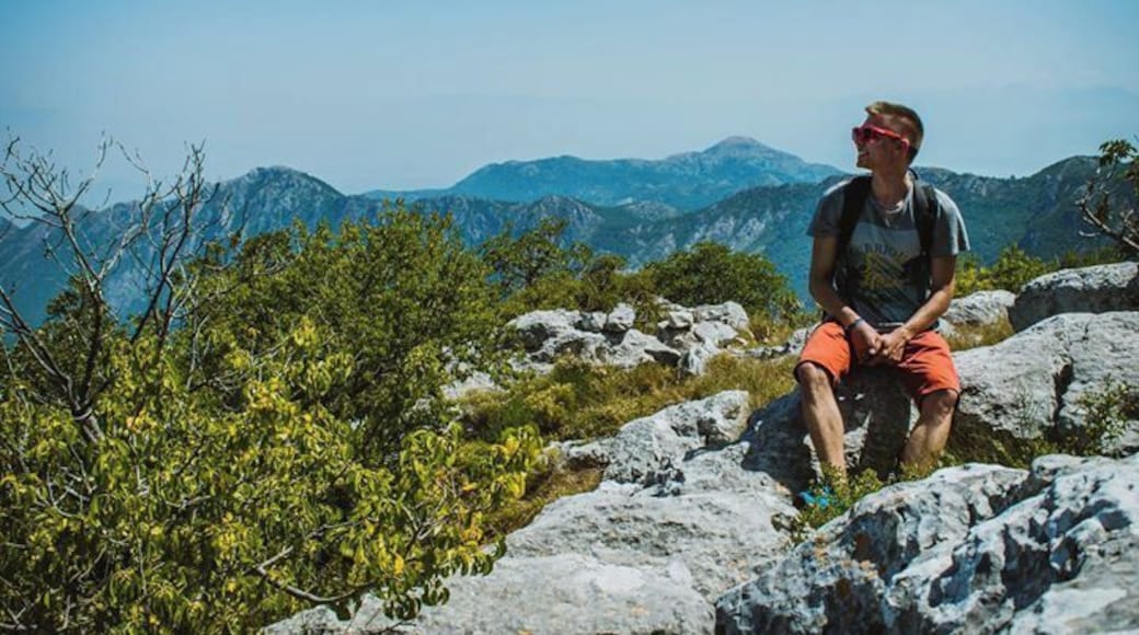 Picknick place with a vieuw ;)
Did a Brendan like pic this summer in montenegro (not knewing who he was)
Did found brendan van son YT account due to Thomas Heaton ;)
#BVStrove #BVStrover #summer #montenegro #mountains