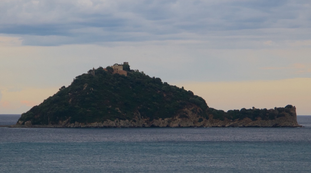 San Remo - Riviera dei Fiori som viser udsigt over kystområde og udsigt over øer