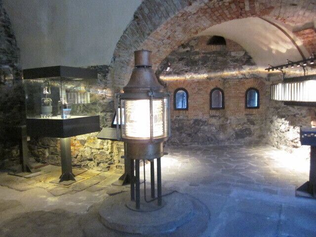 In the base of the Lanterna, there's a museum of lighthouse related paraphernalia,  and a hallway lined with benches and video screens showing a variety of Ligurian art forms.

For the story behind the photo, please visit https://davenotravels.blog
