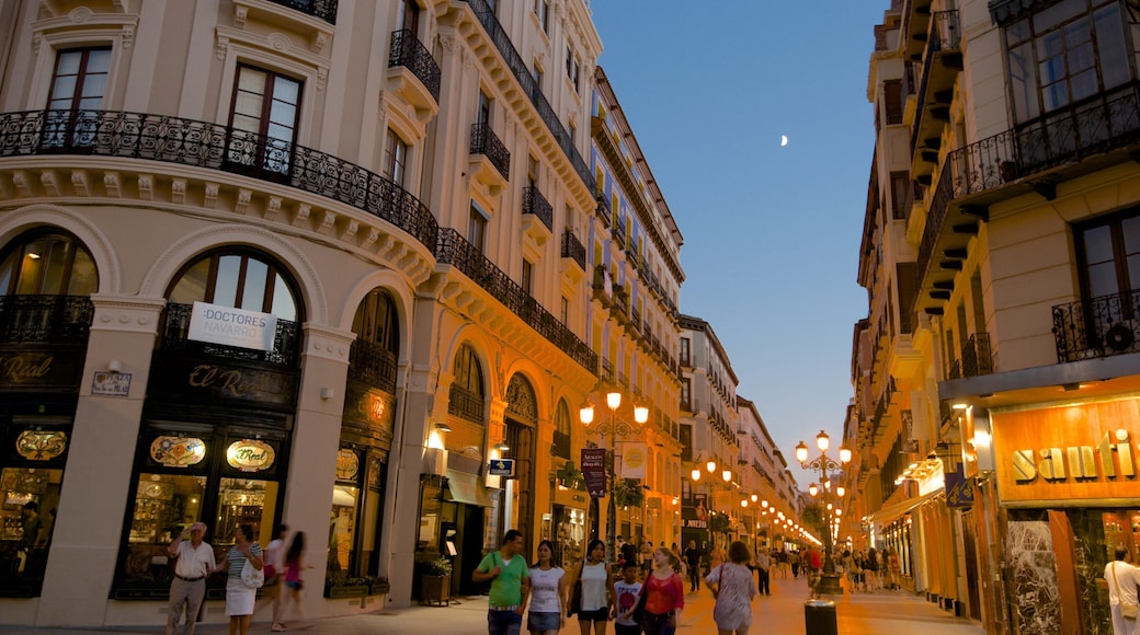 Zaragoza showing street scenes, night scenes and heritage architecture