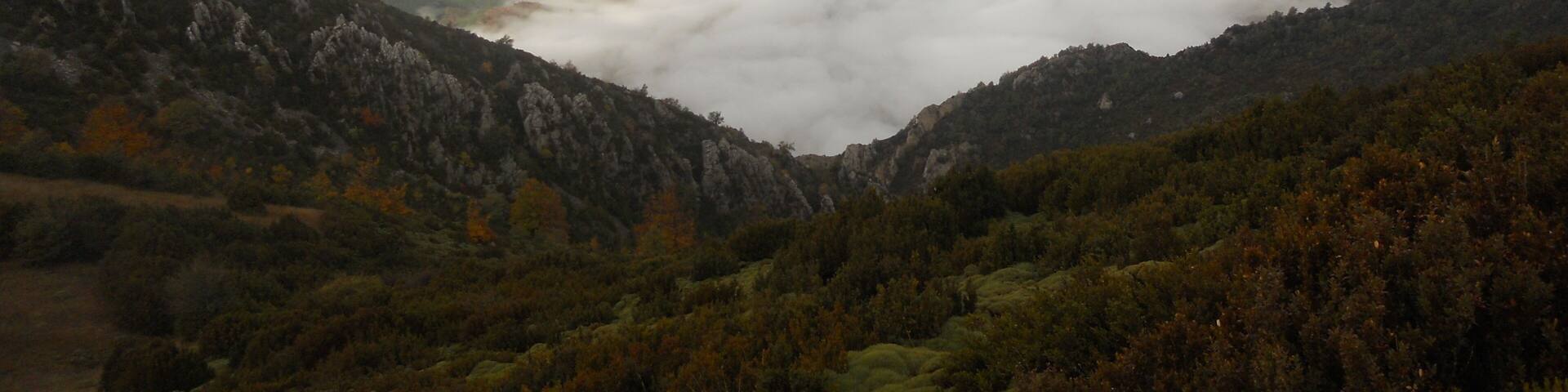Niebla al fondo, vista al Valle de San Juan de la Peña desde el Peiró
