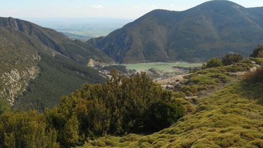 Vista del pantano de Arguis desde sierra Bonés ( Huesca ).
