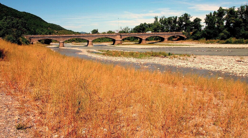 Our first day on St. James way! The view is astounding, the air is fresh and the spirit is high! We are following the Rio Aragon from Jaca to Arrés.
#caminodesantiago
DAY 2 - ARRÉS http://www.endoftherainbow.net/blogita/giorno4km25arres