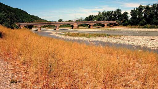 Our first day on St. James way! The view is astounding, the air is fresh and the spirit is high! We are following the Rio Aragon from Jaca to Arrés.
#caminodesantiago
DAY 2 - ARRÉS http://www.endoftherainbow.net/blogita/giorno4km25arres