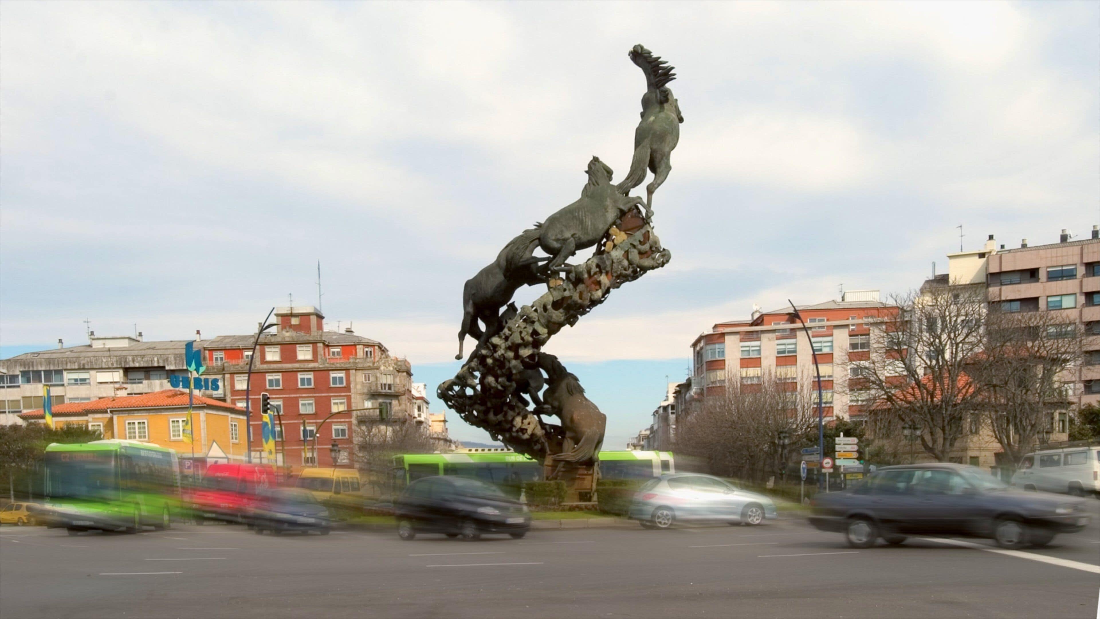 Pontevedra showing a statue or sculpture and street scenes