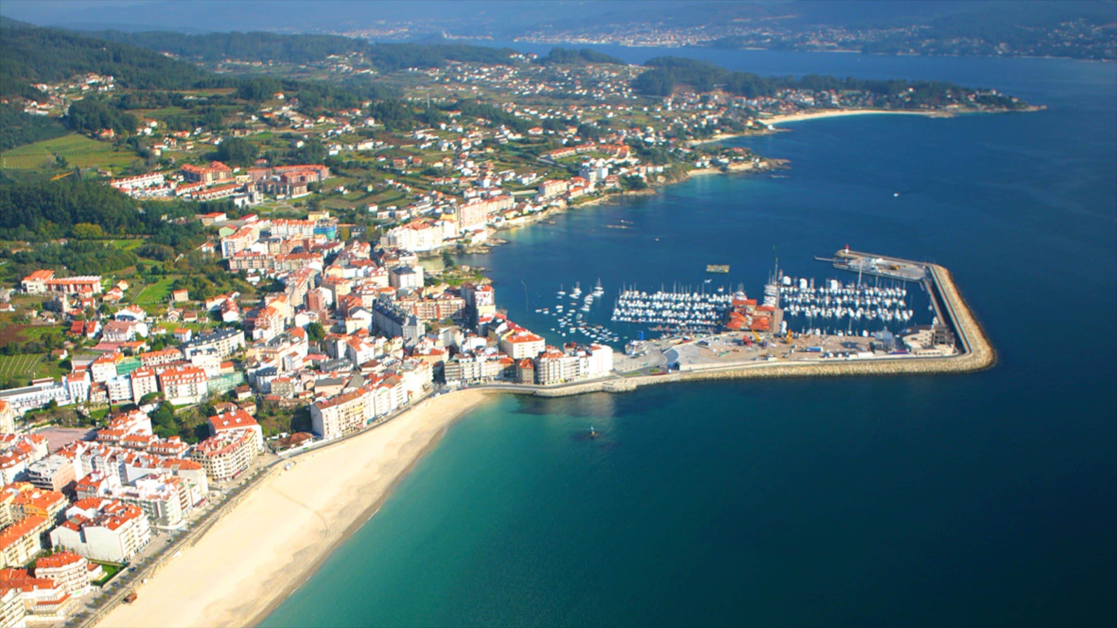 Pontevedra which includes a coastal town and general coastal views