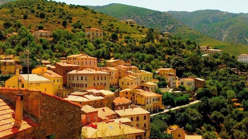 On my two week long roadtrip on Corsica I visited a small mountain village called Belgodere.
Corsica is all about getting lost in the alleys of small villages like this, enjoying the magnificent scenery and swimming in the turquoise waters of the mediterranean.
Read about my Corsica roadtrip here: http://www.earthseeing.com/roadtrip-on-corsica/
#panorma #mountains #village #corsica #roadtrip